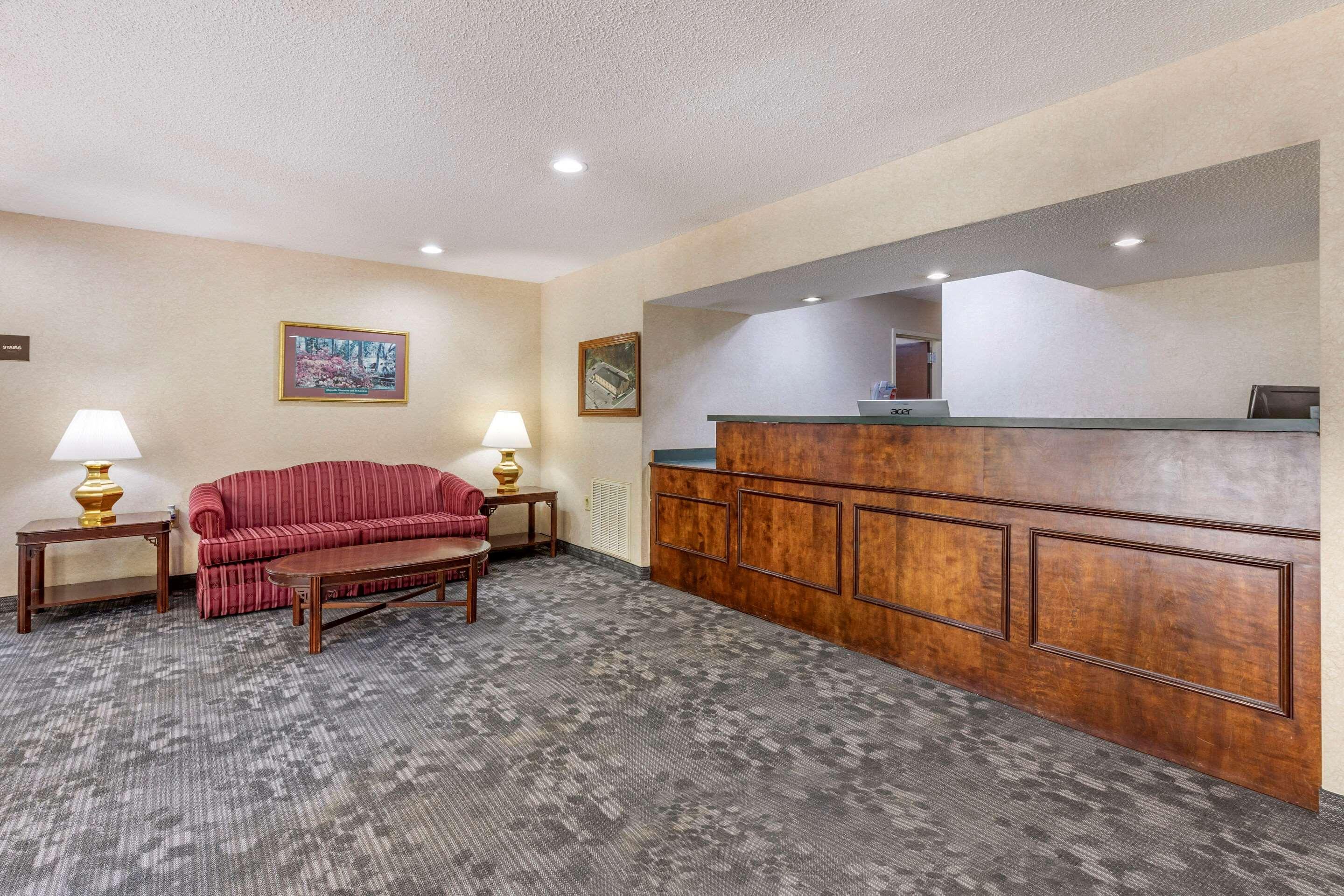 Econo Lodge St. Stephen Exterior photo